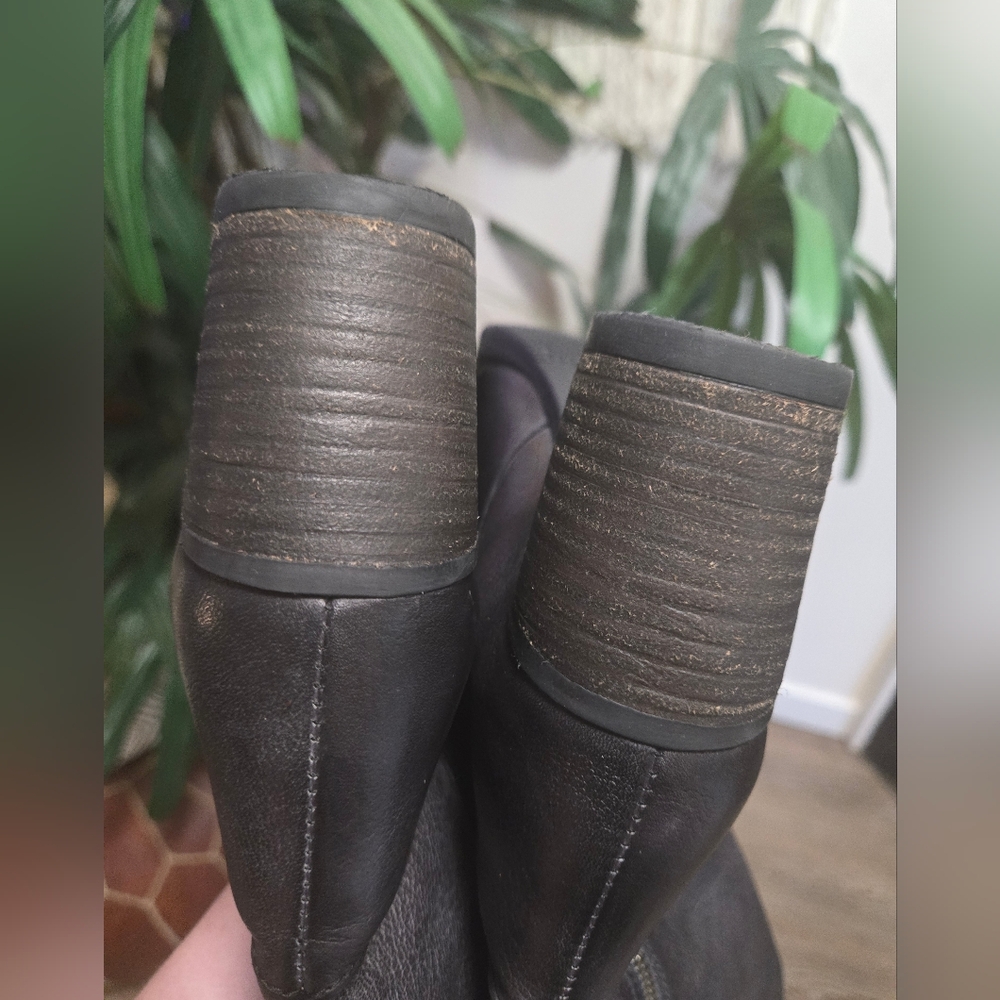 Made in Portugal Knee High Lined Leather Block Heeled Zip Up Boots - Picture 11 of 16